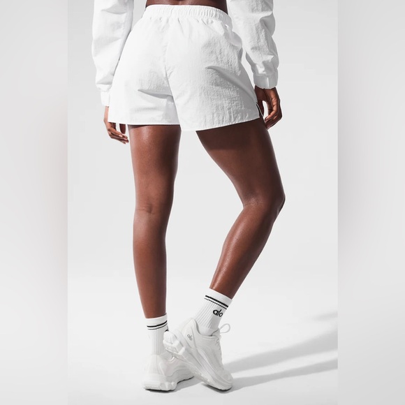 Alo Yoga The Alumni High-Rise Loose Running Shorts in White, Women’s size Medium - Picture 14 of 14